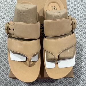 Clarks Women's Tan Sandals size 10W